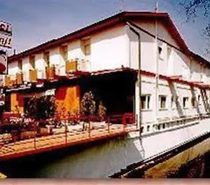 hotel-tre-santi.hotelslidodijesolo.com/