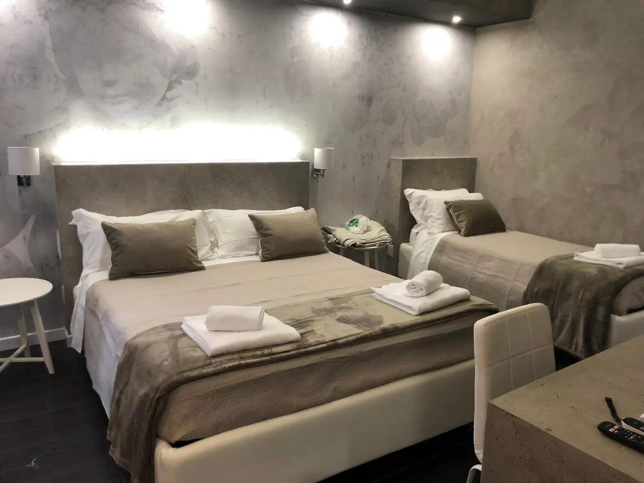 Gasthof Four Rivers Suites Rom